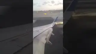 Max737 коснулся кончиком крыла полосу при заходе на посадку