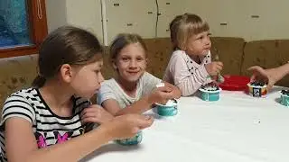 Ужас...Пример того, как жить нельзя...Балуем детей вкуснятиной