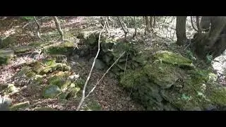 Ruiny  kamiennej kaplicy na szczycie Kalwaria koło Niedamirowa