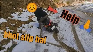BARF PE HUA SLIP||Bach gaye aaj toh🥵