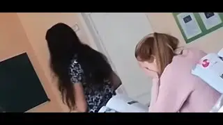 В краснодарской школе учительница избила двух восьмиклассниц