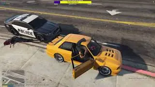 İgor silahları kaptırmamak için iki polis vuruyor Eightborn-V Rp