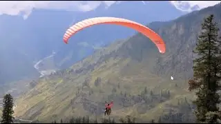 Paragliding in Manali, Himachal Pradesh. Himalayas