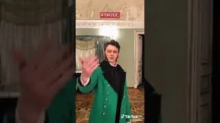 дорогая у тебя же так много платьев