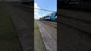 Személyvonat érkezik Gyékényesről Dombóvárra, új színterves vezérlővel