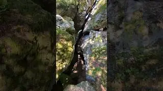 Печера в скелі 😱