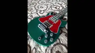 Макет электрогитары из картона.