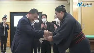新十両・狼雅関が鳥取城北高で昇進報告　日本海新聞