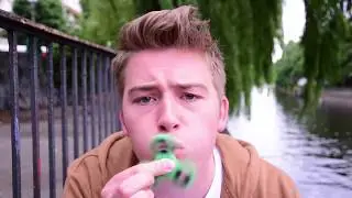 Change-Up, Index Finger Reverse Flick, Chopper-Blade: Spreewild zeigt euch Fidget Spinner-Tricks