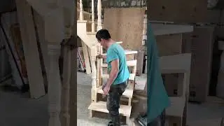 Простая лестница из сосны.