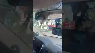 Lấy cảm giác lái xe khi đi qua chợ đông người