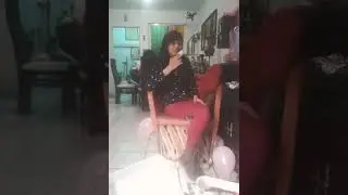 Niña chupando pelonpelorrico 2
