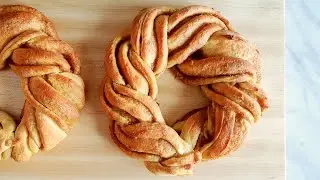 Learn How To Make This Tasty Cinnamon Swirl Wreath Bread!