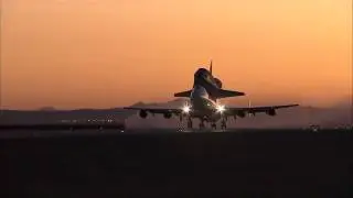 Взлет боинга с шатлом
