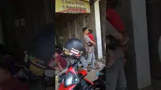 Antri Beli Bakso Brimob di Gelaran, Bareng, Jombang