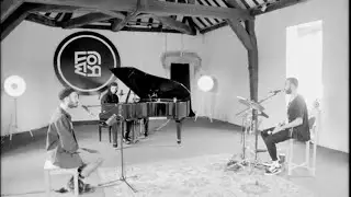 FORM - WHITE FLAG (acoustic session)