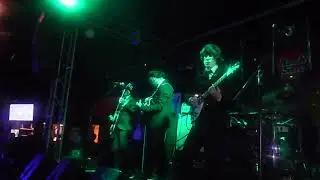 Los Caverns - I Feel Fine / The Beatles
