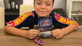 HOTWHEELS NEON SERİSİ