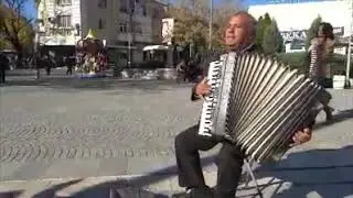 УНИКАЛНО Изпълнение на Даньова Мама от Уличен Музикант