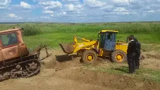 ДТ-75 vs XCMG LW300F