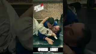 «Бейсбол чоук» или Baseball choke – удушающий прием со сведением предплечий на шее противника.