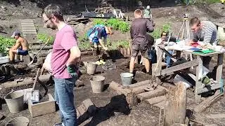 Сценка на Троицком раскопе