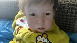 Саша купается в бассейне влог👶🏻