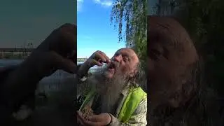 словно русалку 