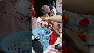 বন্যার্তদের জন্য ত্রাণ দিতে জনতার ভীড় #bangladesh #news #flood #viralshorts