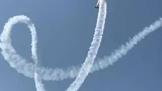 Thrilling aerobatics WINGWALK with the AeroSuperBatics Wingwalkers