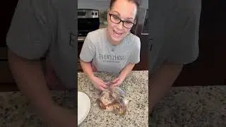 Best way to de-bone a rotisserie chicken. Quick way to de-bone a rotisserie chicken.