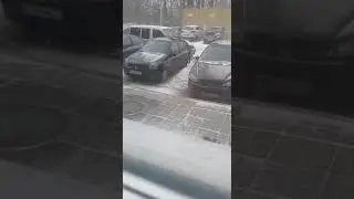 Ураган в Подмосковье. У нас смело уличный горшок.
