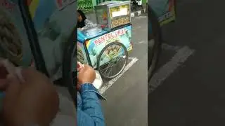 Jajan di Alun alun Trenggalek