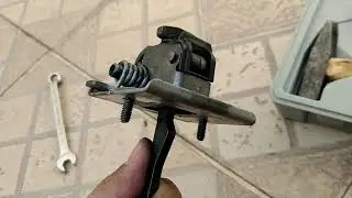 Abertura do painel de porta do Peugeot 308.