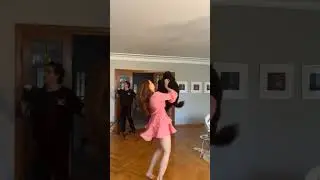 Burcu Özberk'ten sıcak bir dans