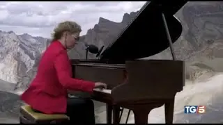 Evelina De Lain - Himalayas concert - Italian TG5 news
