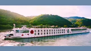Круизный теплоход на Рейне. A- ROSA Flusskreuzfahrtschiff.