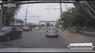 Подборка мотоаварий из видео регистраторов [A selection of video recorders motorcycle accident]