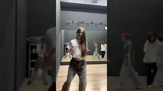 Хватит лесть мне на шею мне не нужны твои ласки 