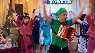 Семён Фролов - Все бабы как бабы а моя богиня, с дизайнером Ольга Гламурный Пончик на фестивале Заря