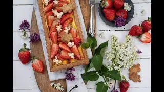 REZEPT: Erdbeer Vanille Tarte mit Knuspertopping