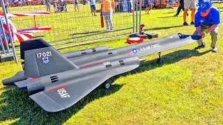 GIANT SELFBUILD BLACKBIRD SR-71 US AIR FORCE RC TURBINE JET FLIGHT DEMONSTRATION