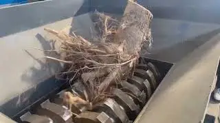 tree root shredder #shreddermachine #wasterecycling#woodshredder