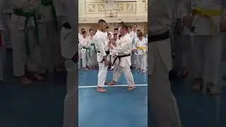 Щелчок 🦯 помогает тебе быстро возвращать руку назад.
