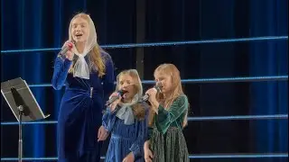 Я в руках держу снежинку | Vanessa, Angela & Veronika
