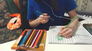 ASMR новогодние сказки шепотом. Звуки карандашей, постукивания и визуальный триггер -раскрашивание