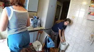 УТРЕННИЕ РАЗБОРКИ ЛИЗЫ И БАБУЛИ