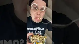 Ребёнок не ест кашу 😂 