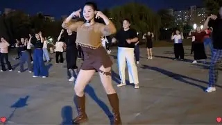 💖💃🎶👗👠美女这打扮《秋风吹起》一夜爆来就是好看。
