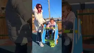 😵‍💫 Who is More fun in the park 😎 Mom or Dad ? 🤣  TATA e cel mai RĂU din PARC  #shorts